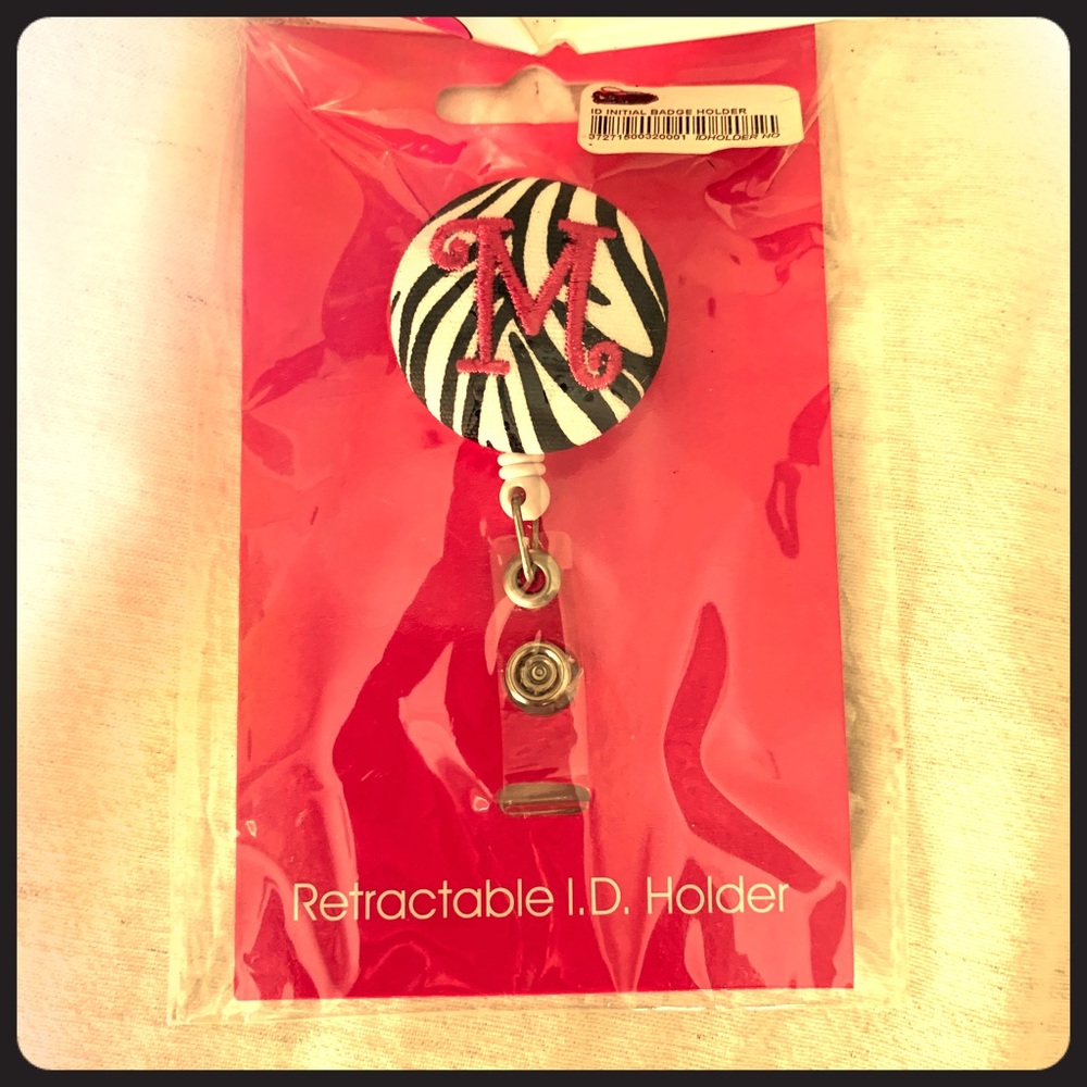 Retractable ID holder “M”